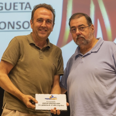 Present. temp. 25-26 y entrega de placas